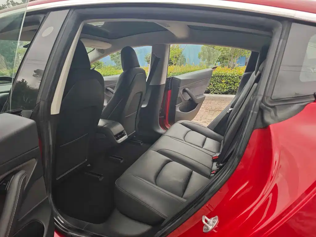 Tesla Model 3 — миниатюра 12