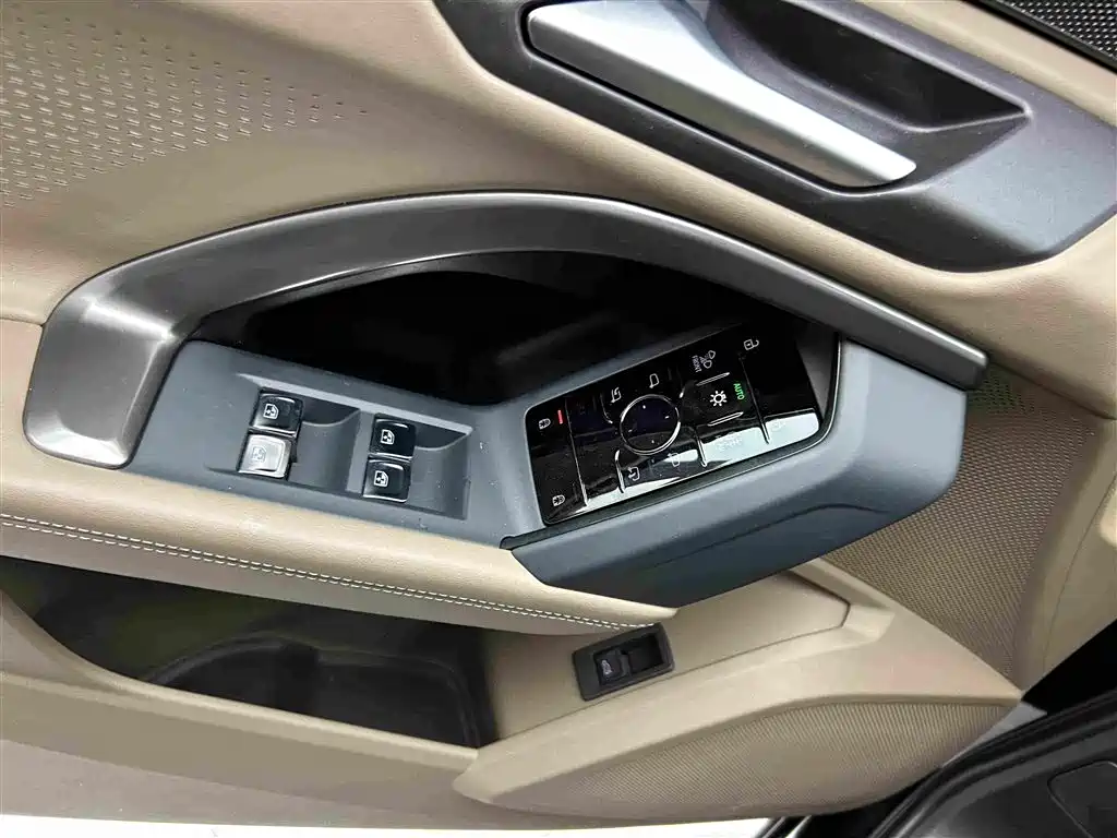 Audi Q5L — миниатюра 15