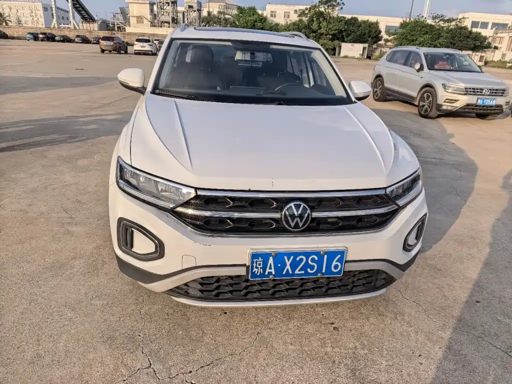 Volkswagen T-Roc — миниатюра 2