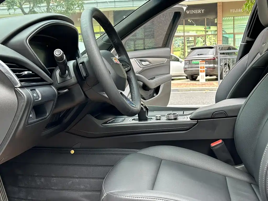 Cadillac CT5 — миниатюра 10