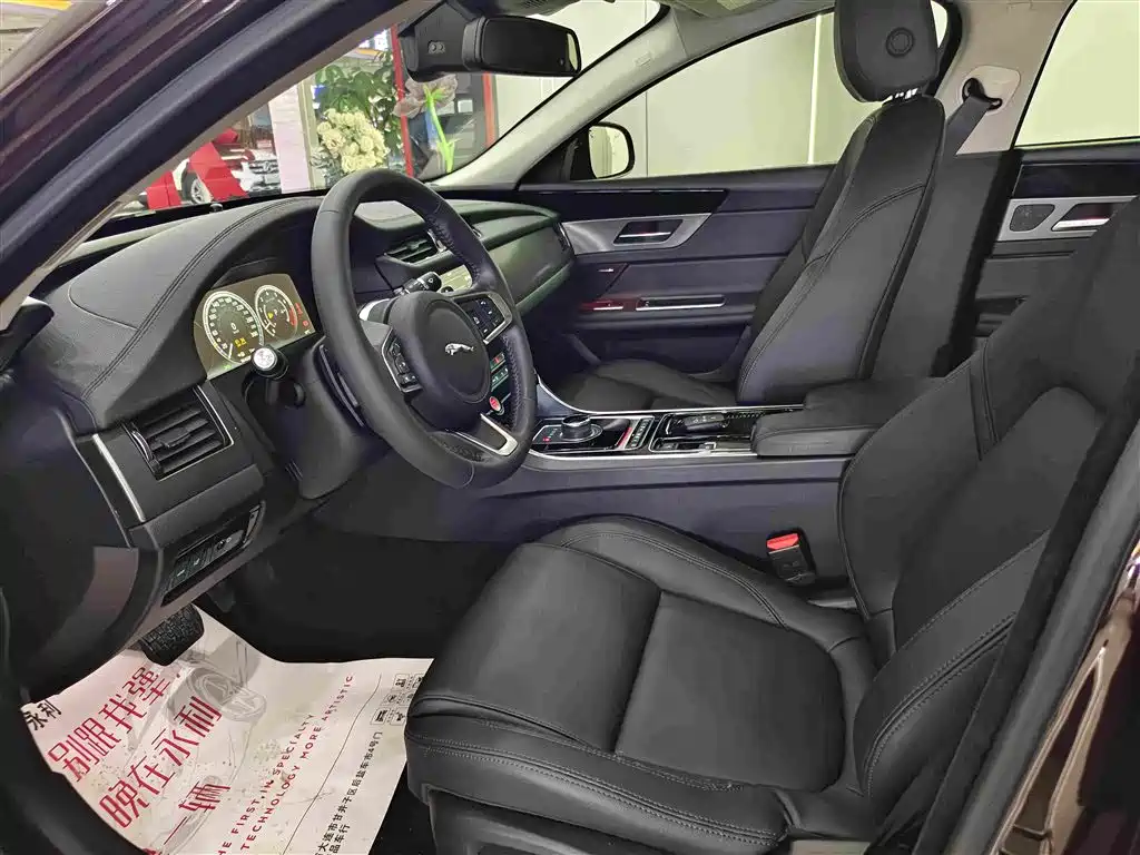 Jaguar XFL — миниатюра 4