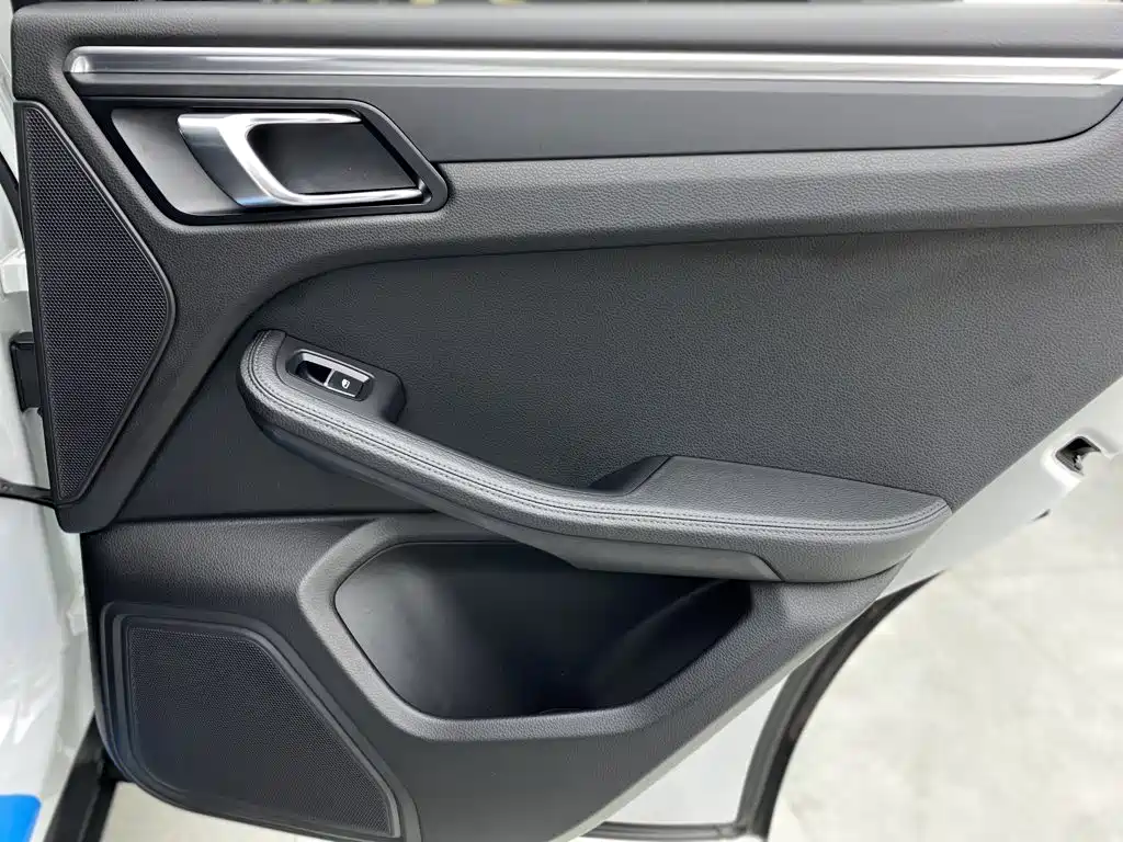 Porsche Macan — миниатюра 18