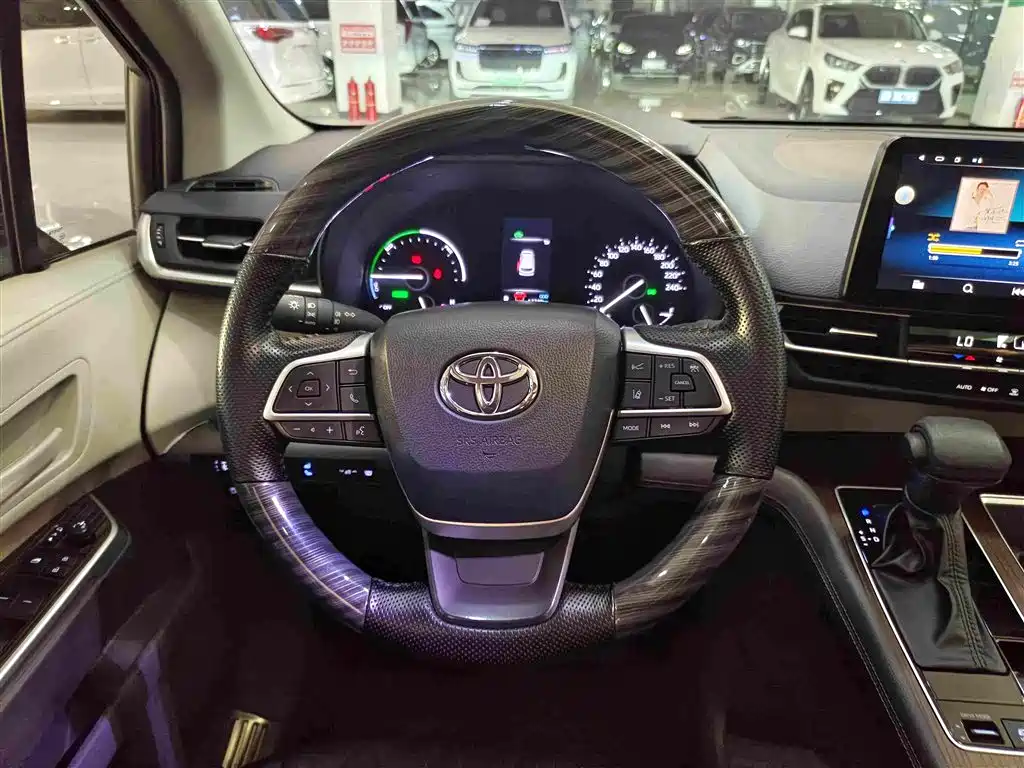 Toyota Sienna — миниатюра 7