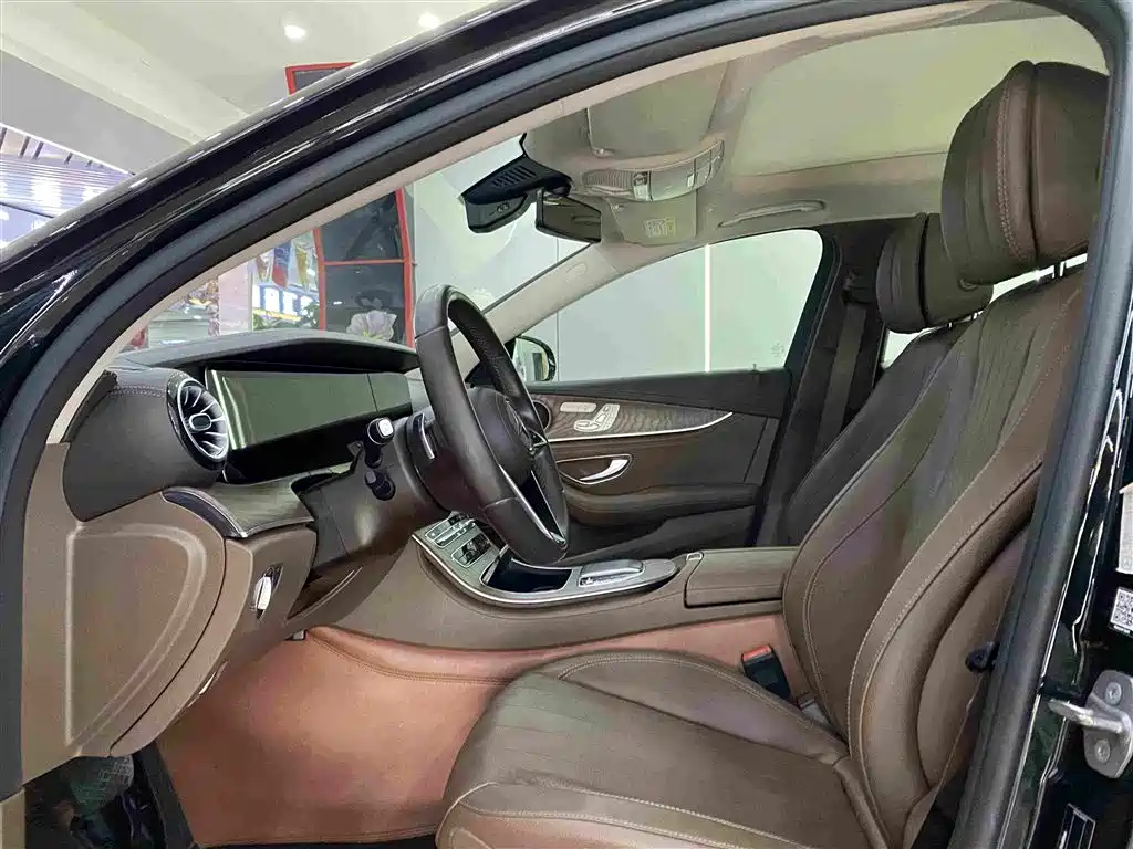Mercedes-Benz E-Class — миниатюра 7
