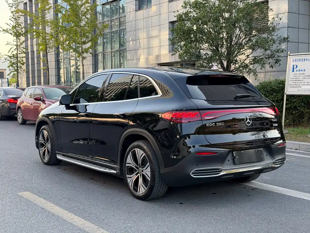 Mercedes-Benz EQE SUV — миниатюра 6