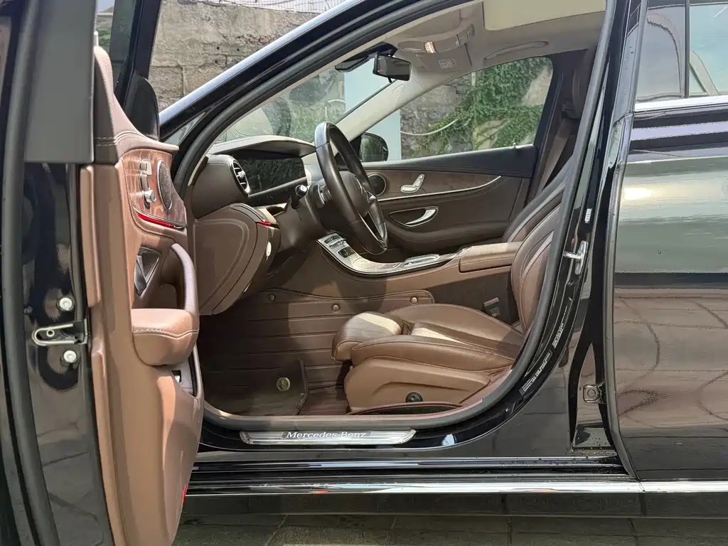 Mercedes-Benz E-Class — миниатюра 4