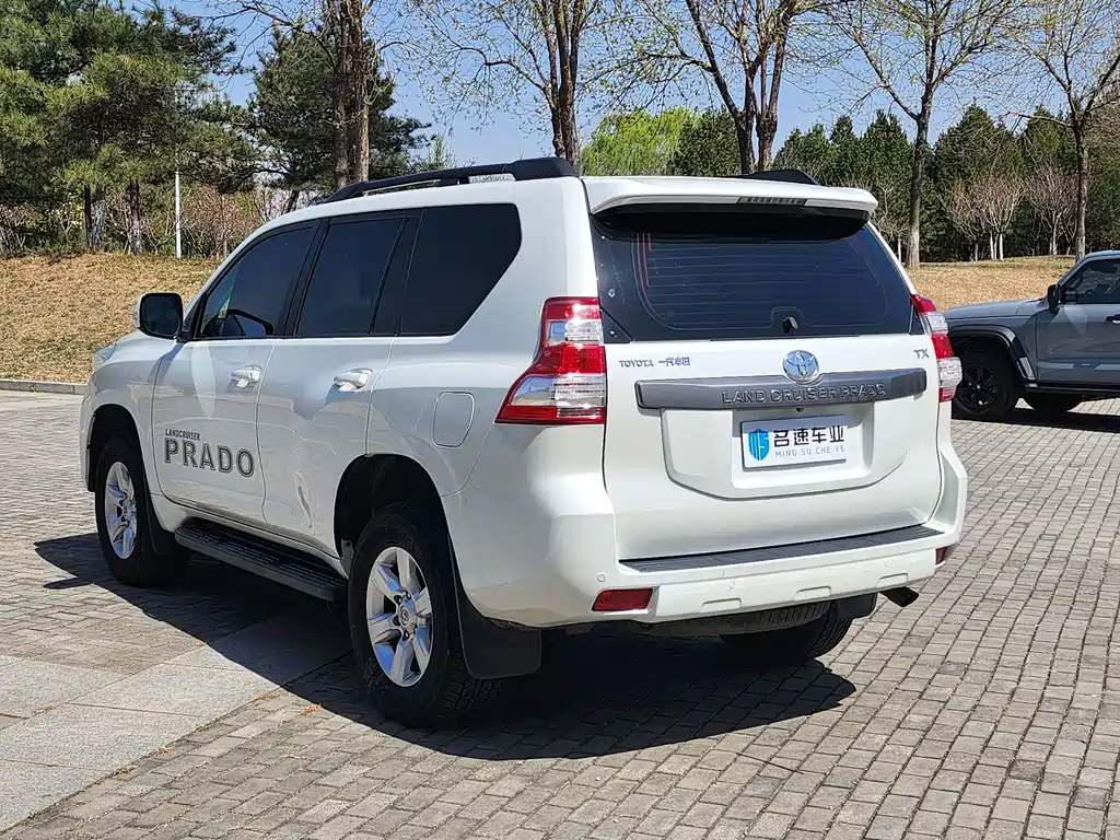 Toyota Land Cruiser Prado 2016 2.7L AT Standard