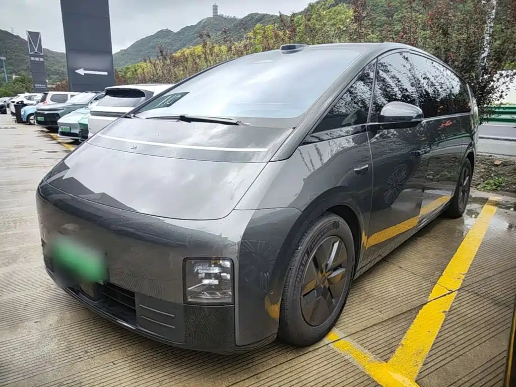 Li Auto Li MEGA — миниатюра 2