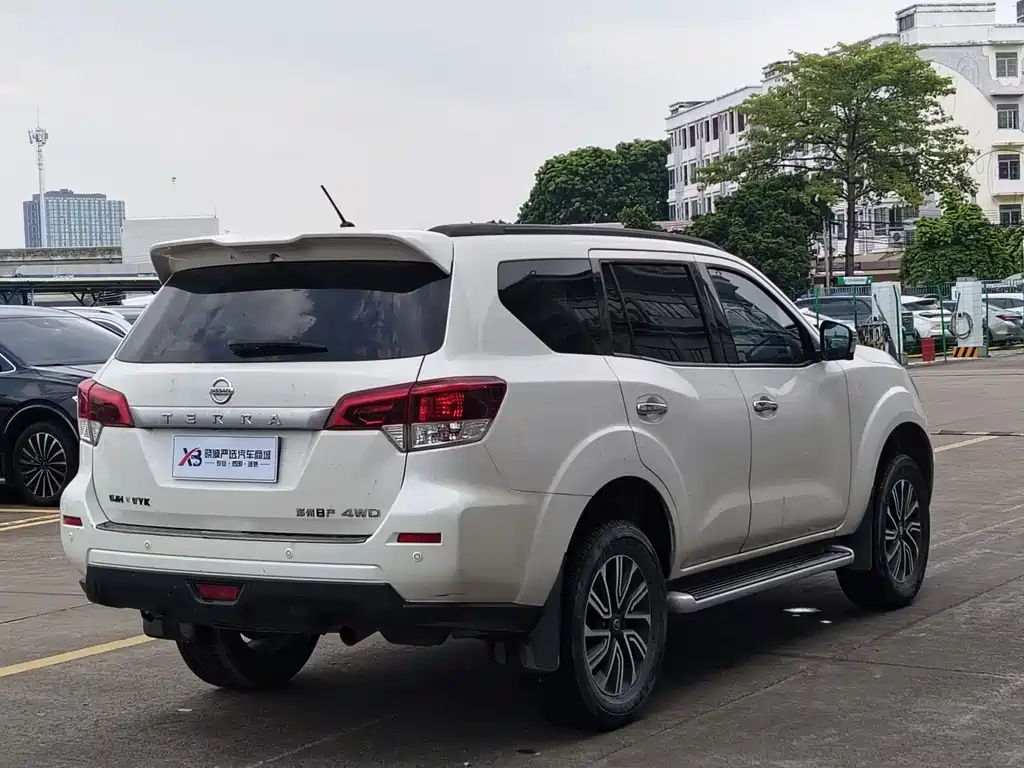 Nissan Terra — миниатюра 5