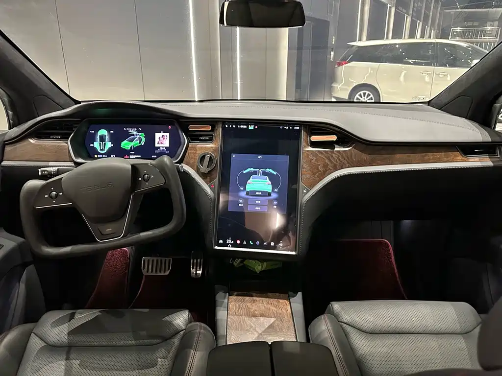 TESLA MODEL X