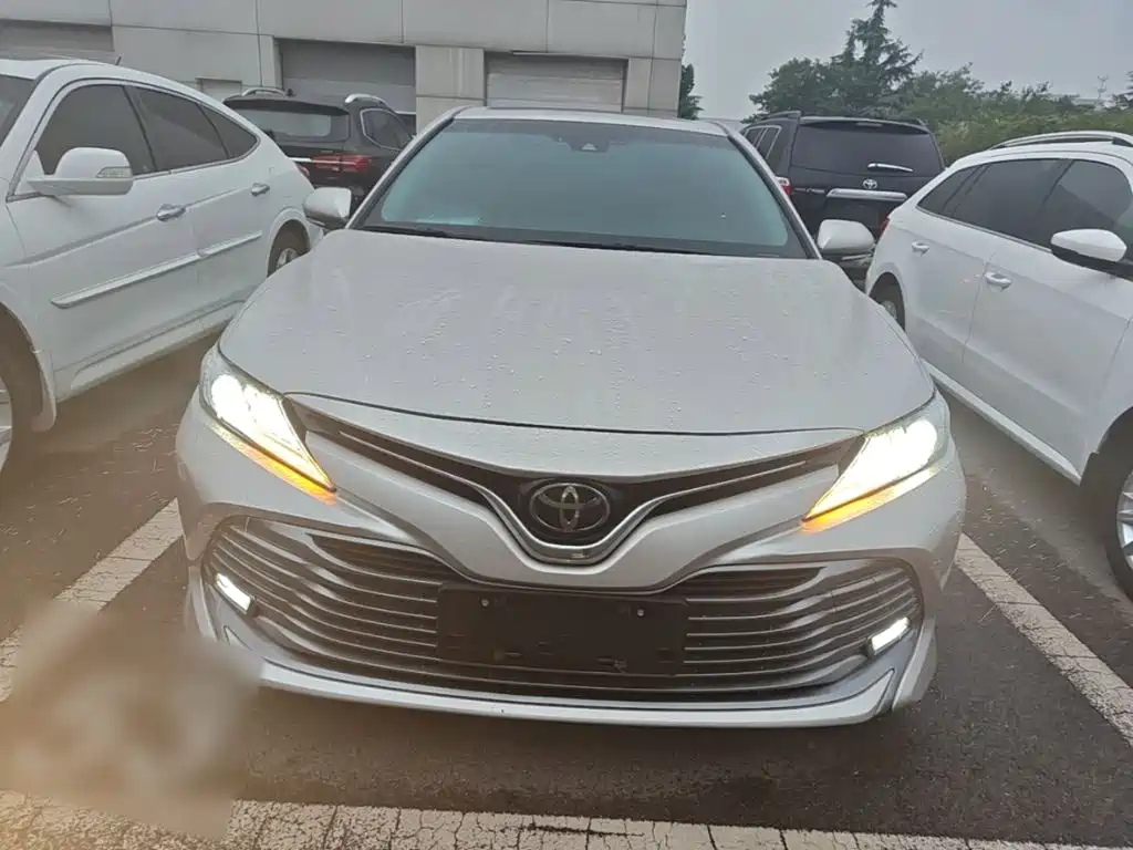 Toyota Camry — миниатюра 3