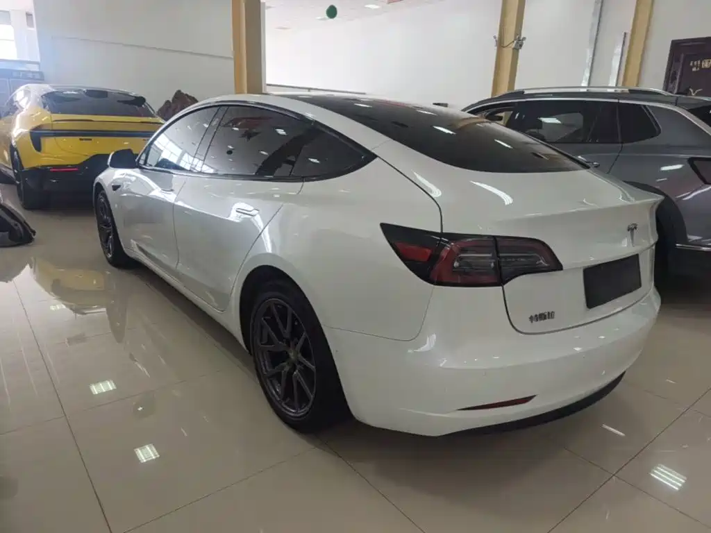 Tesla Model 3 — миниатюра 5