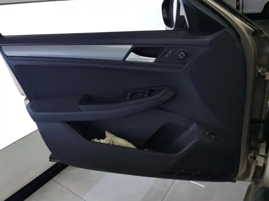 Volkswagen Bora — миниатюра 7