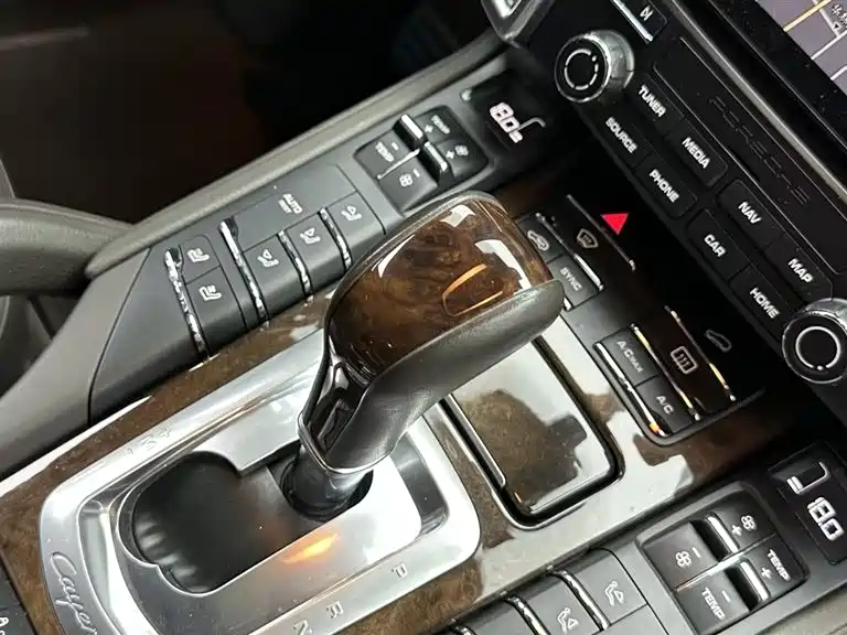 Porsche Cayenne Hybrid — миниатюра 11