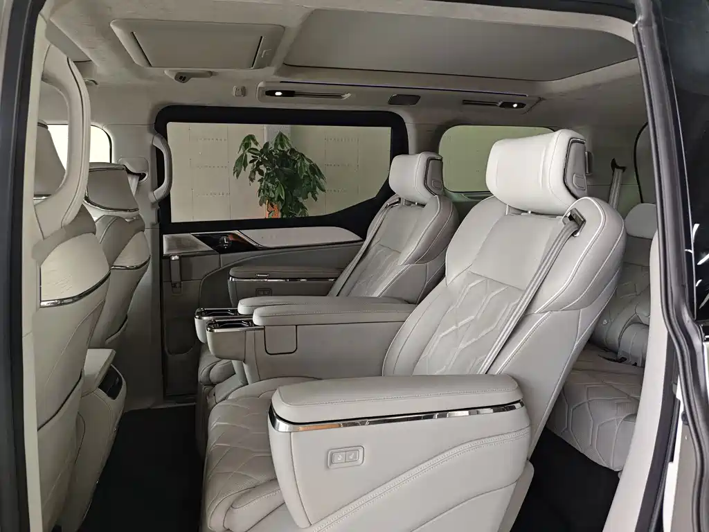 Volvo EM90 — миниатюра 6