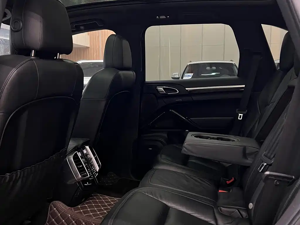Porsche Cayenne — миниатюра 5