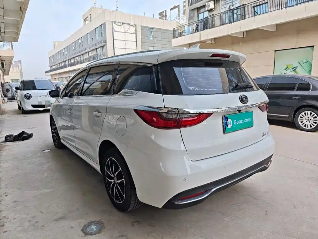 BYD MAX — миниатюра 5