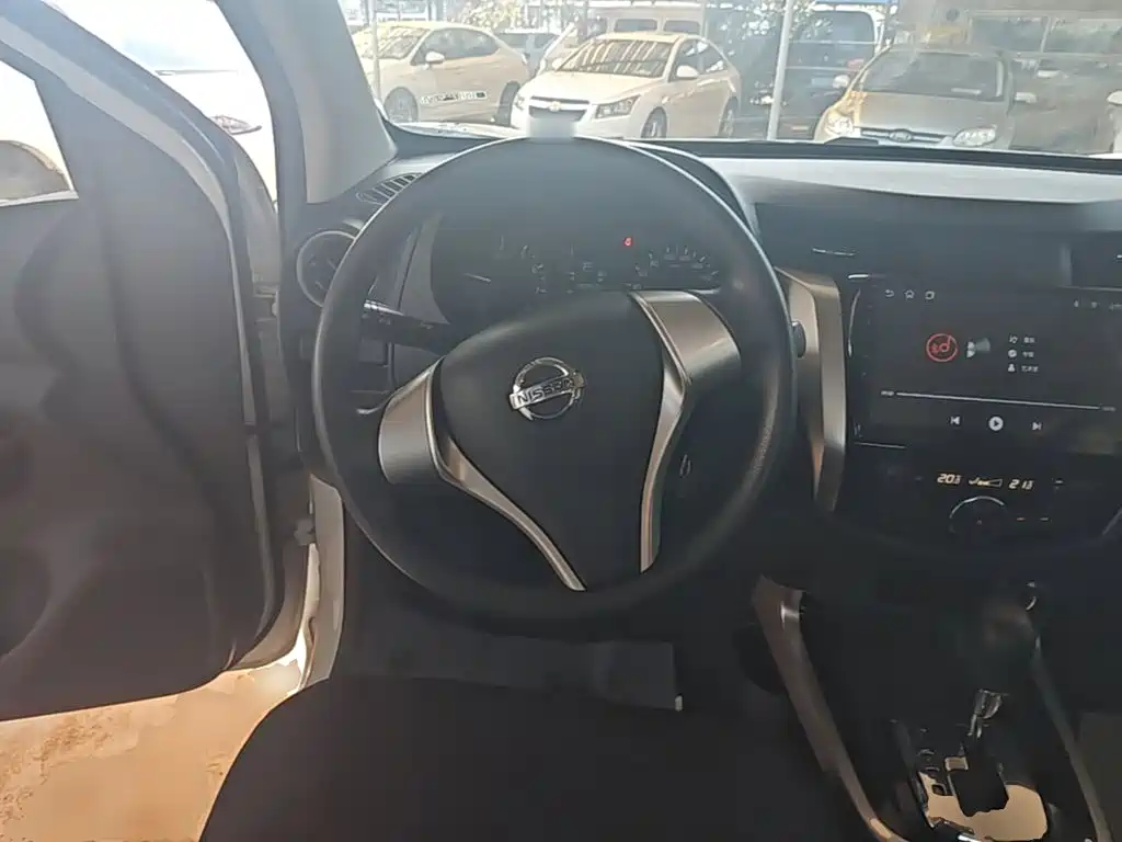 Nissan Navara — миниатюра 11