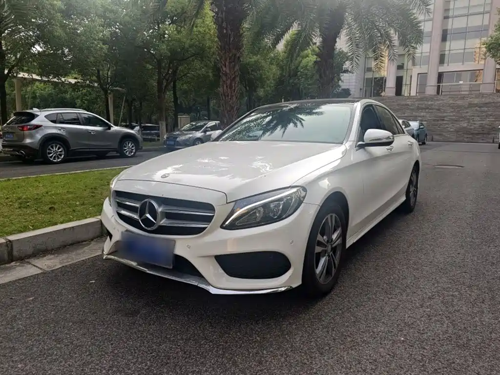 Mercedes-Benz C-Class — миниатюра 2