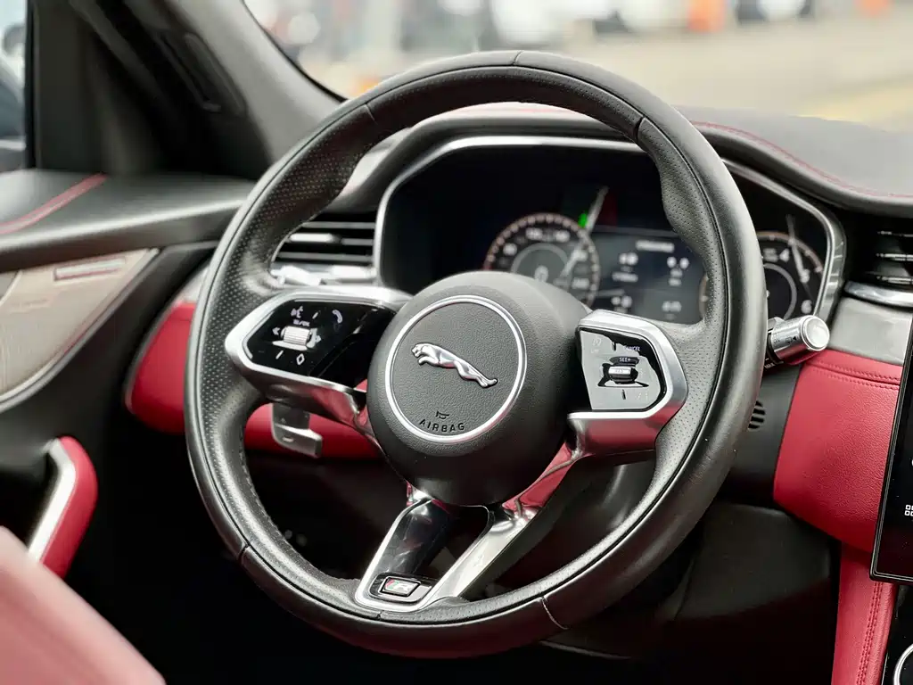 Jaguar F-PACE — миниатюра 11