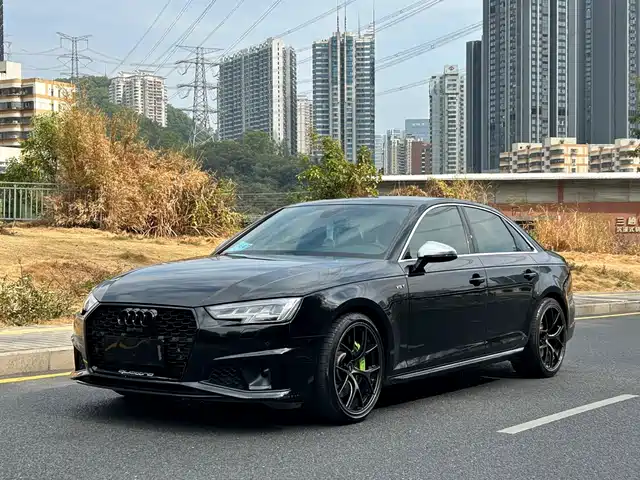 AUDI S4