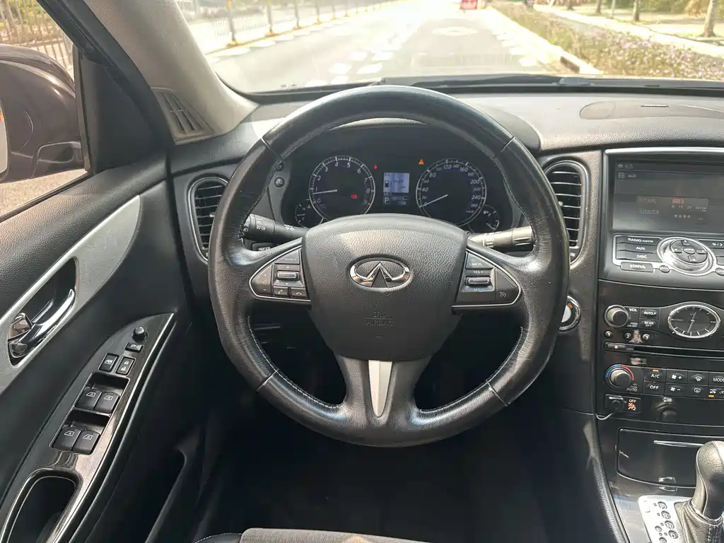 Infiniti QX50 2.5L Comfort Edition, фото 15