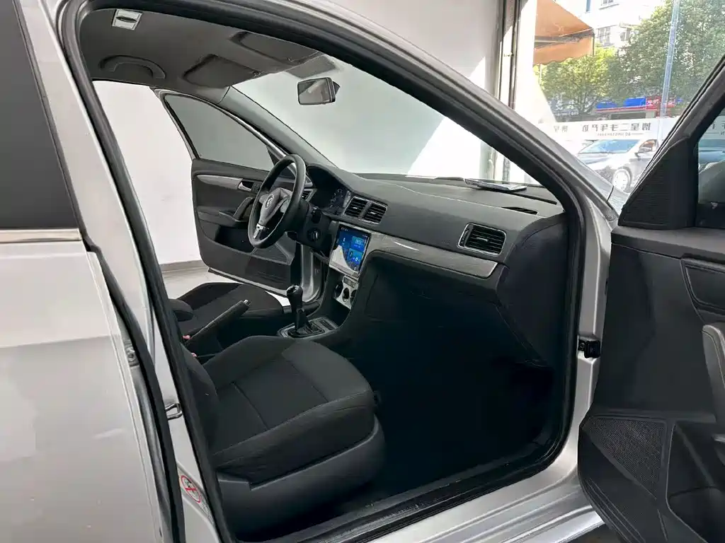 Volkswagen Lavida — миниатюра 4