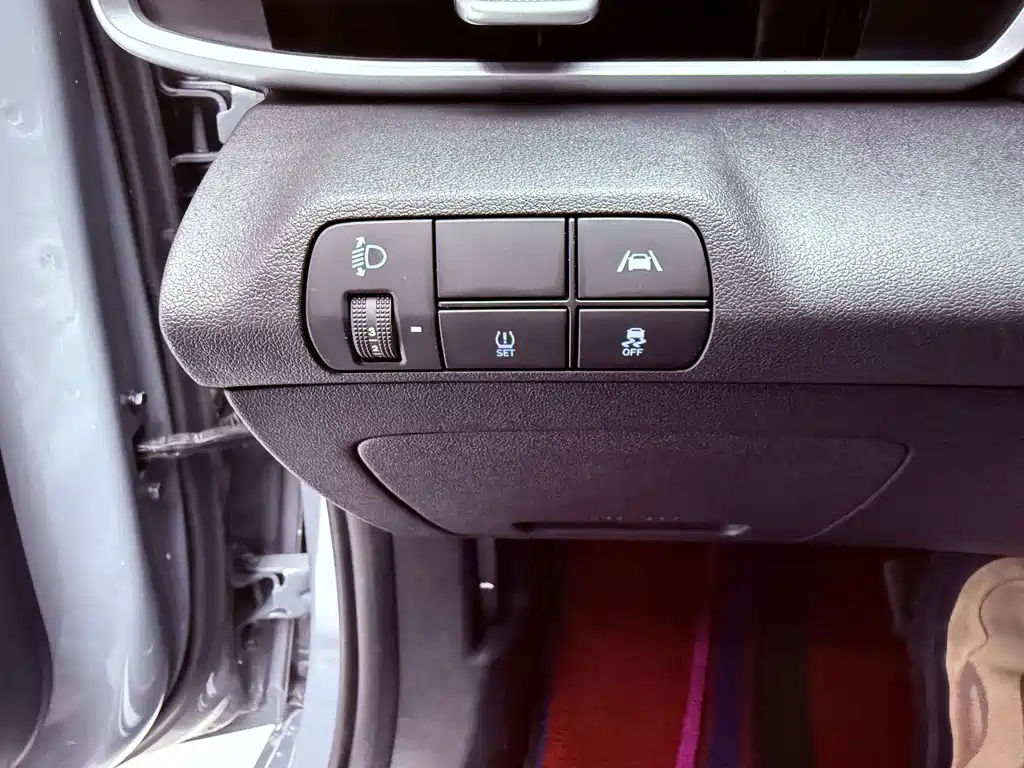 Hyundai Elantra — миниатюра 9