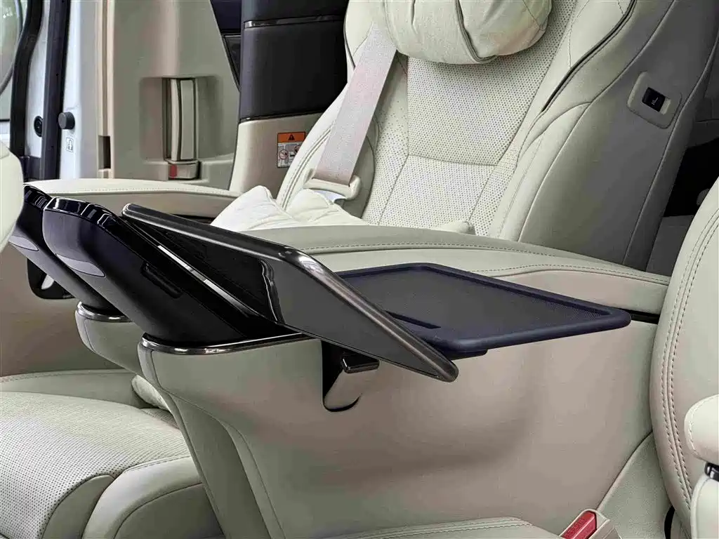 Toyota Alphard — миниатюра 18