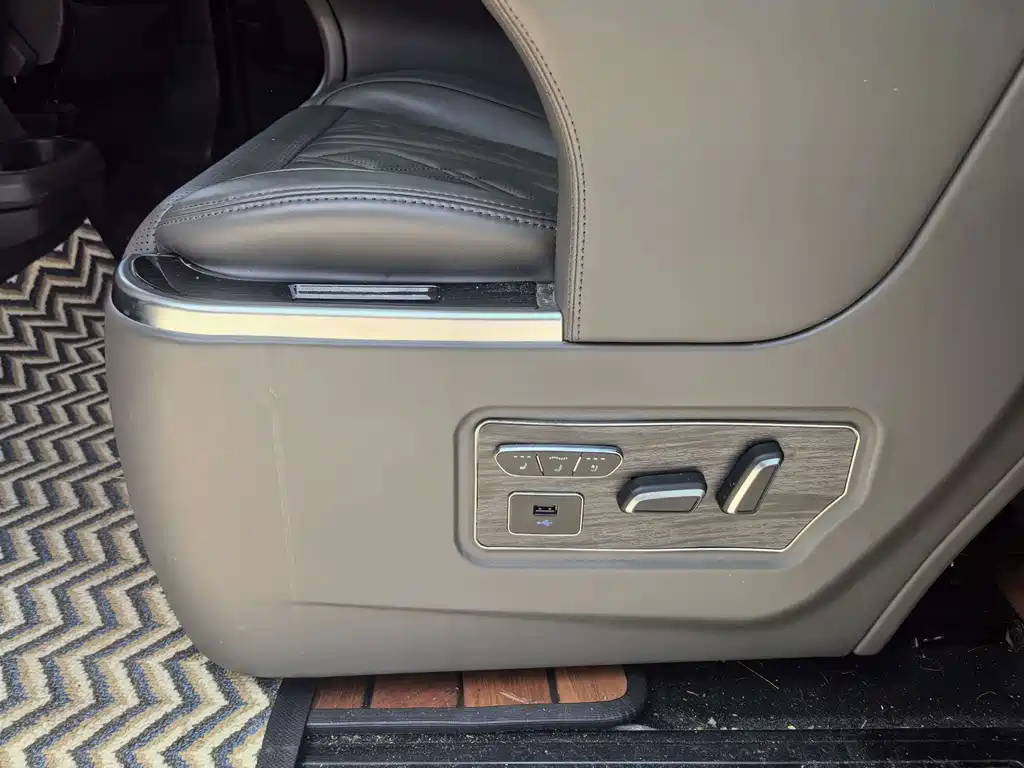 Ford Tourneo — миниатюра 8