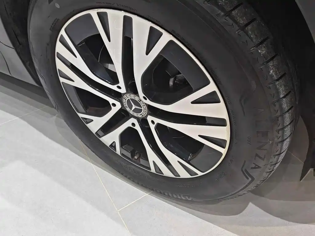 Mercedes-Benz GLB — миниатюра 8