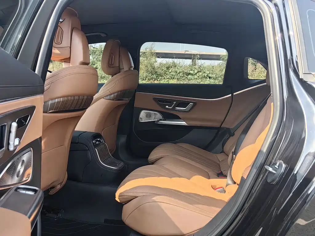 Mercedes-Benz E-Class — миниатюра 11