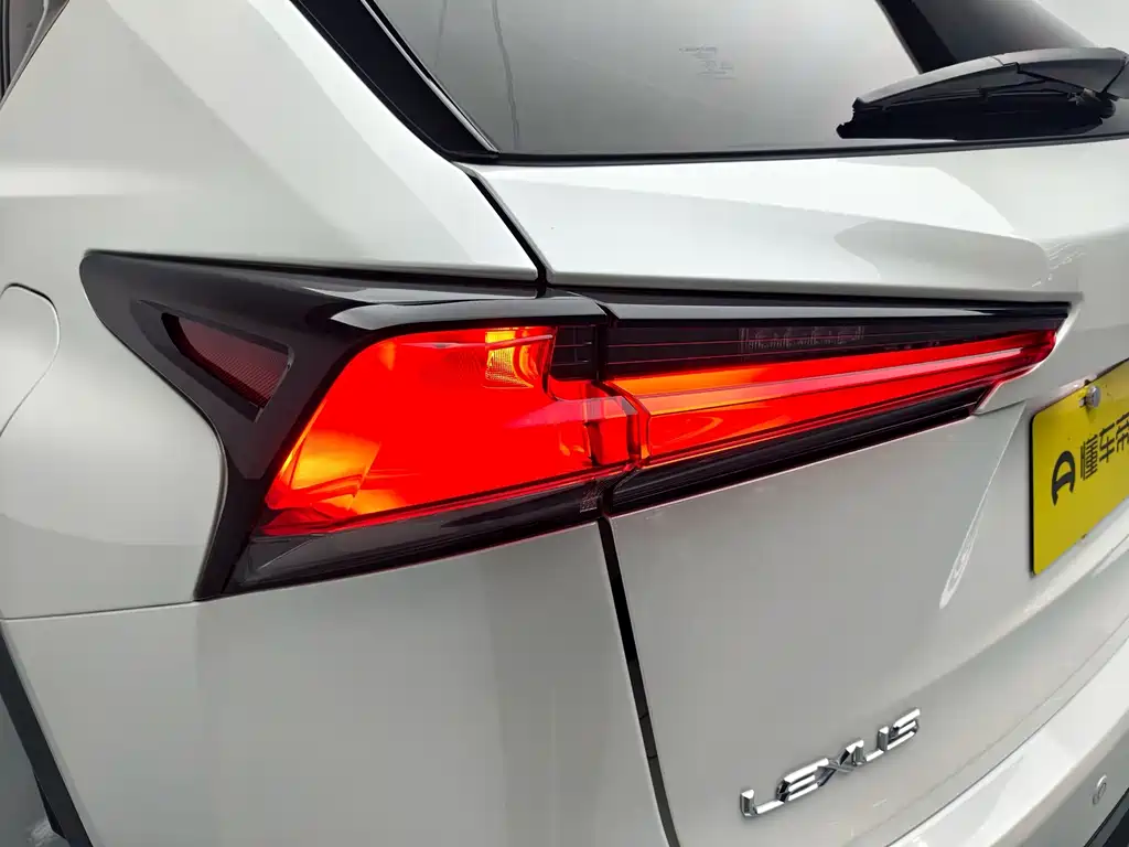 Lexus NX — миниатюра 10