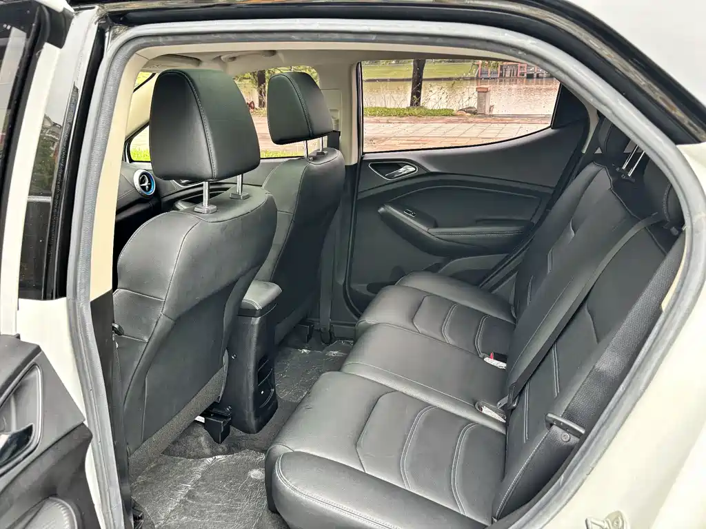 BYD Yuan EV — миниатюра 6