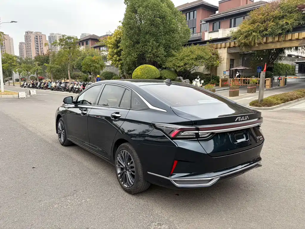 DONGFENG YI HYUN MAX