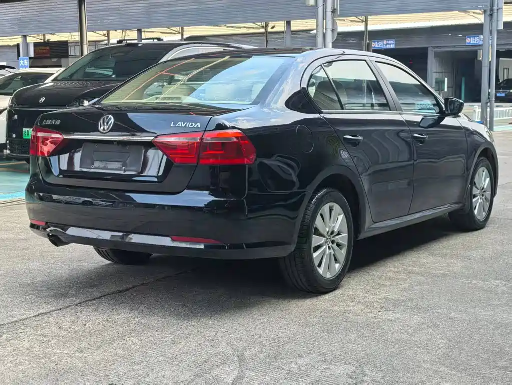 Volkswagen Lavida — миниатюра 4