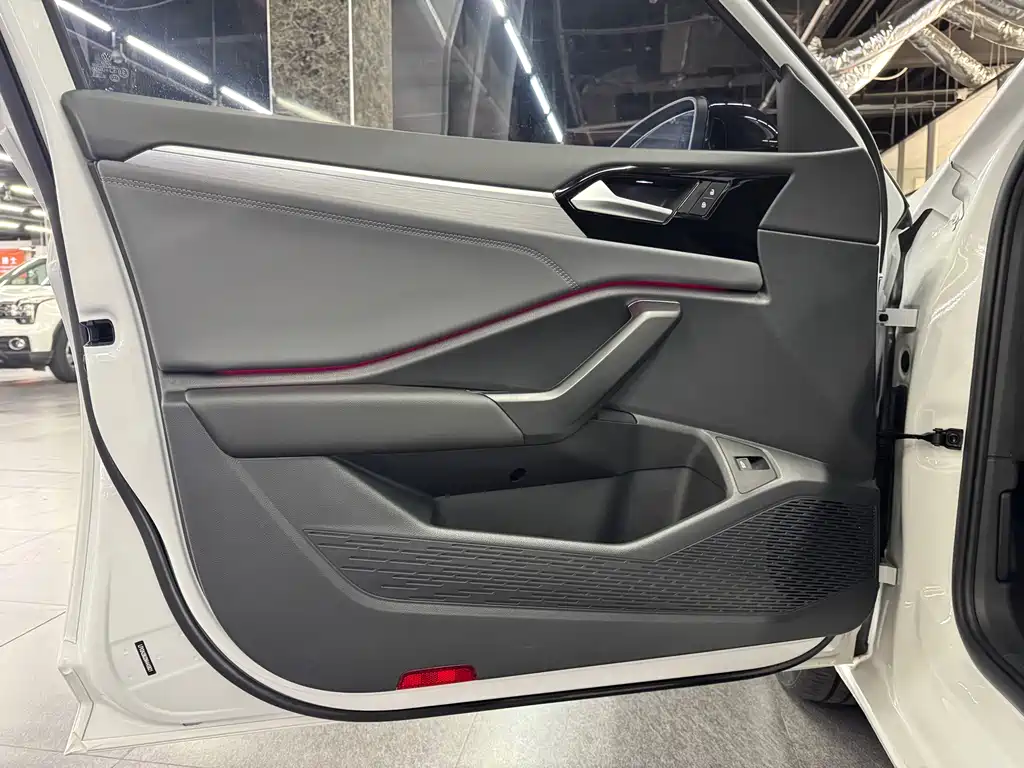 Volkswagen Sagitar — миниатюра 6