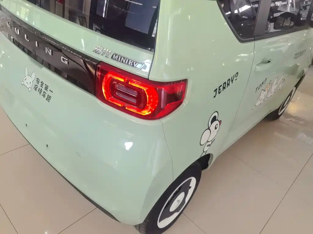 Wuling MINIEV — миниатюра 8