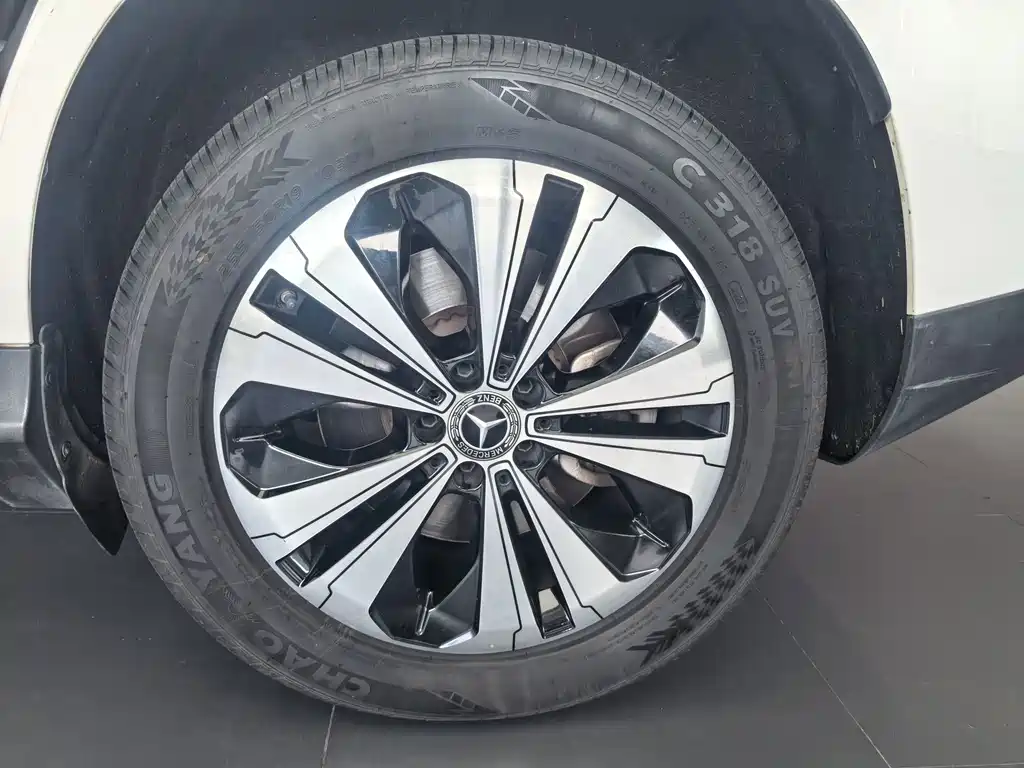 Mercedes-Benz EQC — миниатюра 10