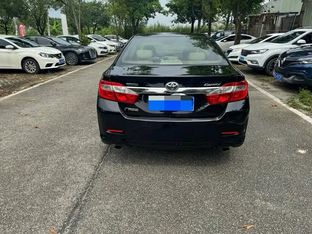 Toyota Camry — миниатюра 9