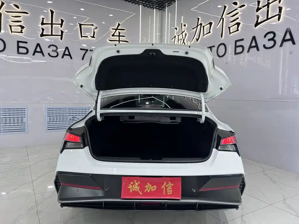 Hyundai Elantra — миниатюра 18
