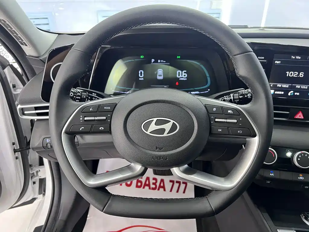 Hyundai Elantra — миниатюра 11