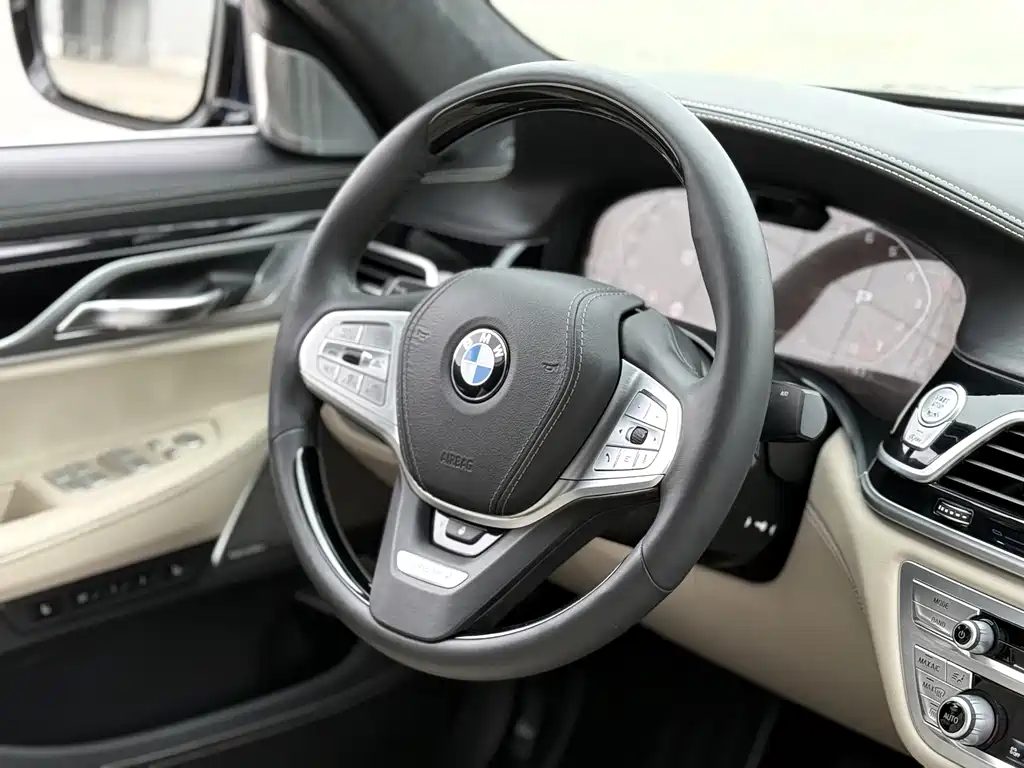 BMW 7 Series — миниатюра 10