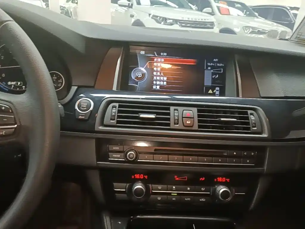 BMW 5 Series — миниатюра 13