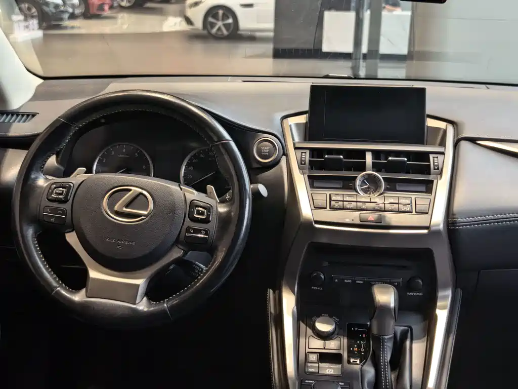 Lexus NX — миниатюра 10