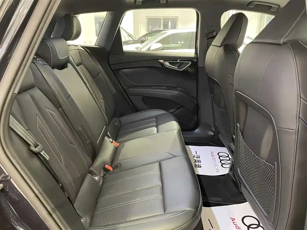 Audi Q4 e-tron — миниатюра 8