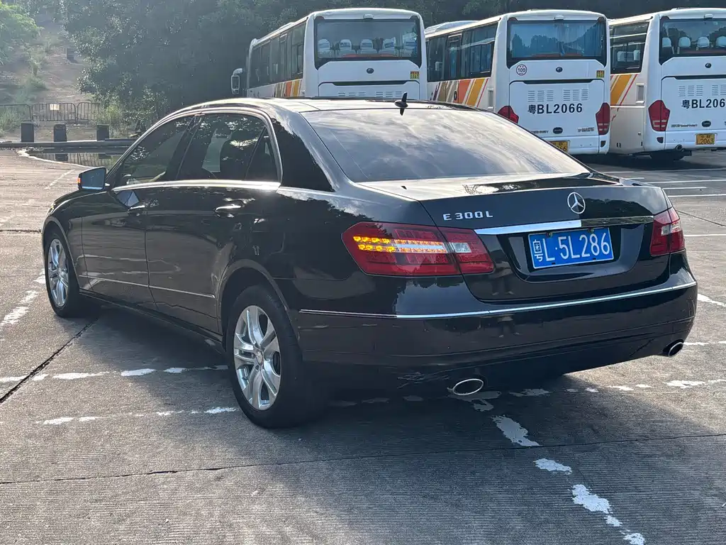 Mercedes-Benz E-Class — миниатюра 12