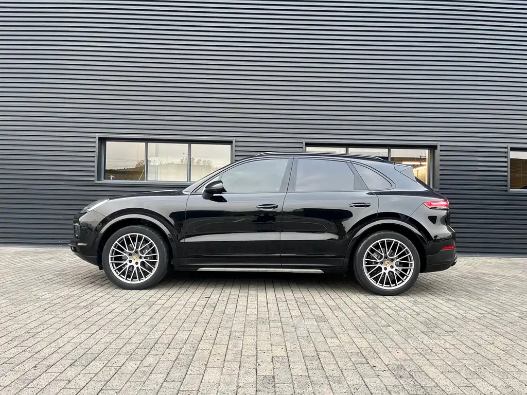 Porsche Cayenne — миниатюра 3