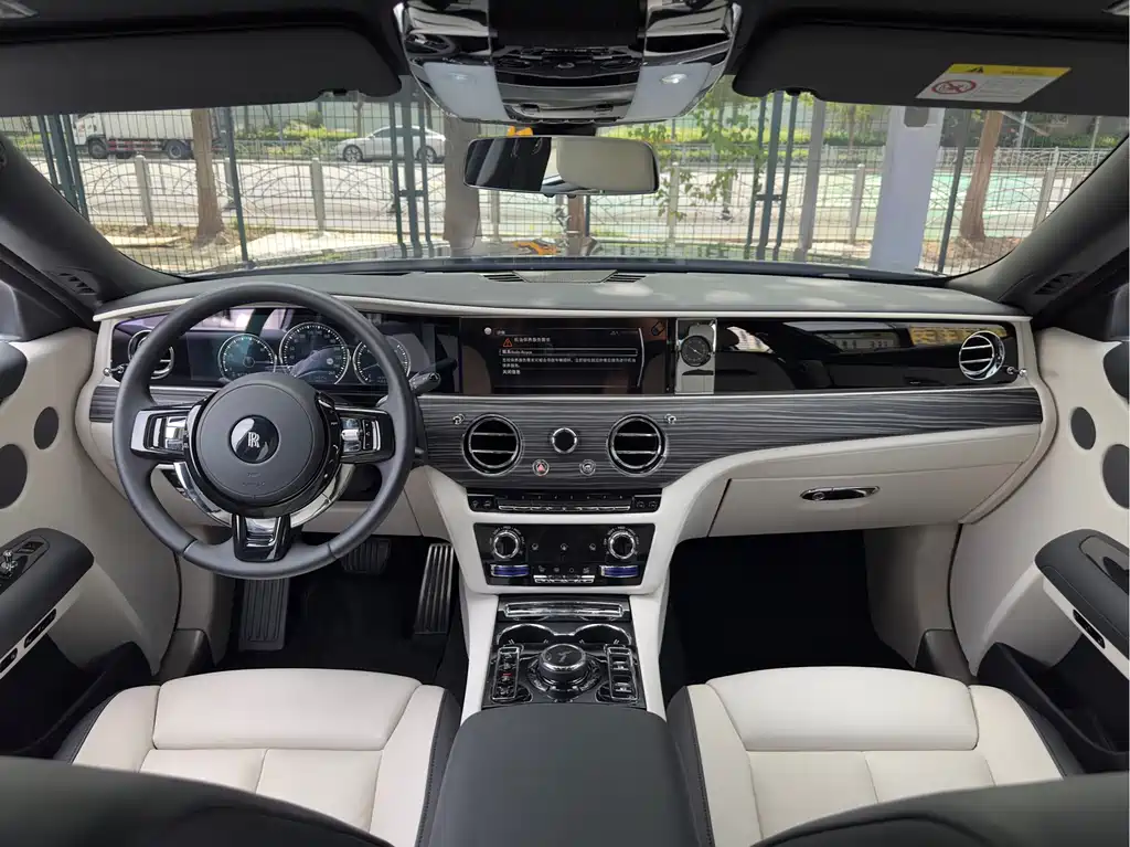 Rolls-Royce Ghost — миниатюра 23