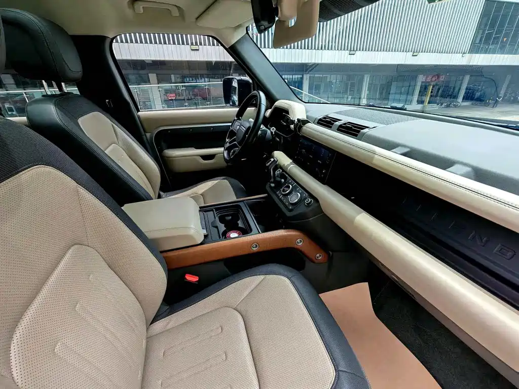 Land Rover Defender — миниатюра 9